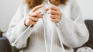 How to Choose the Right Knit Hoodie Manufacturer for Your Brand in 2025